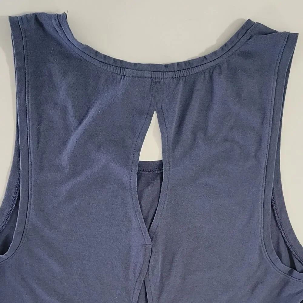 Victoria Sport Gray Split Back Tie Workout Tank Top - Picture 8 of 11